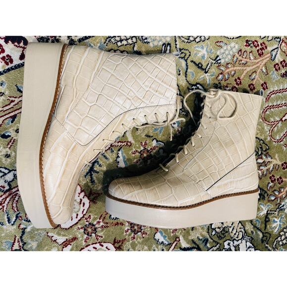 Anthropologie Platform Boot SZ40/ 9.5 Stompy Creme Alligator Embossed Leather - Picture 3 of 9